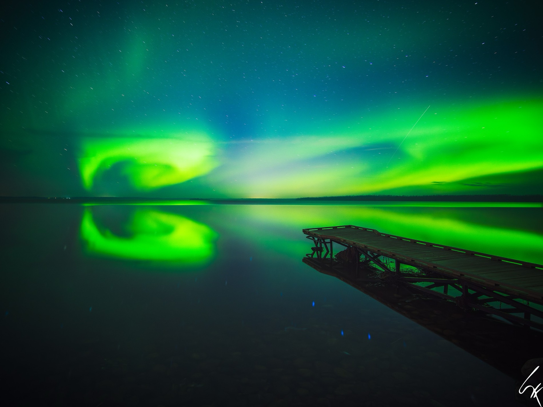 Aurora boreal sobre el muelle, Alberta