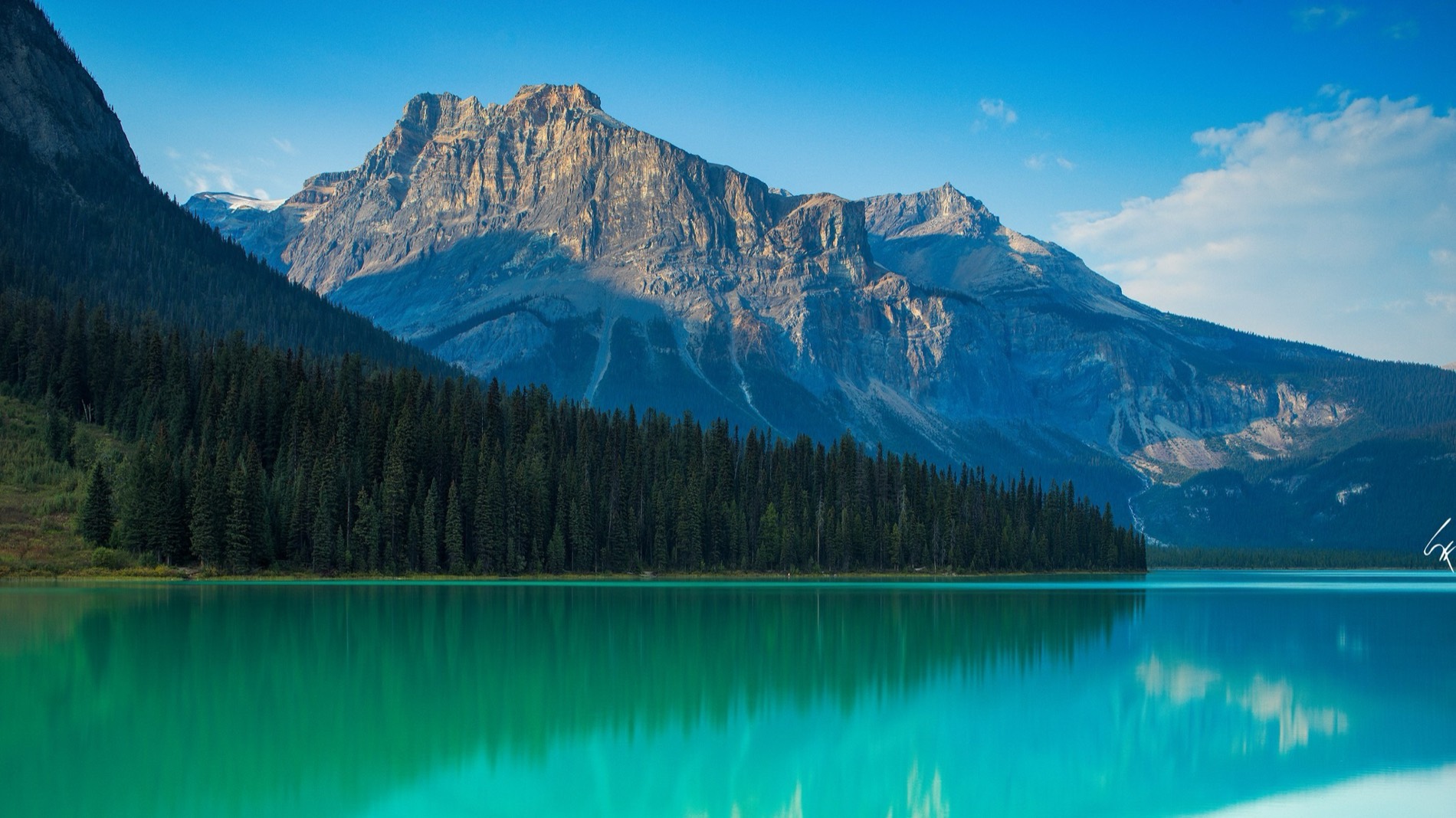 Lago Esmeralda en las Rocallosas canadienses