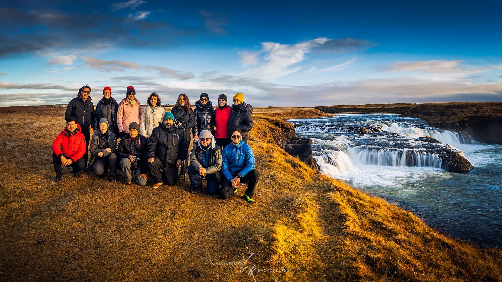 Foto de grupo de los participantes en Islandia