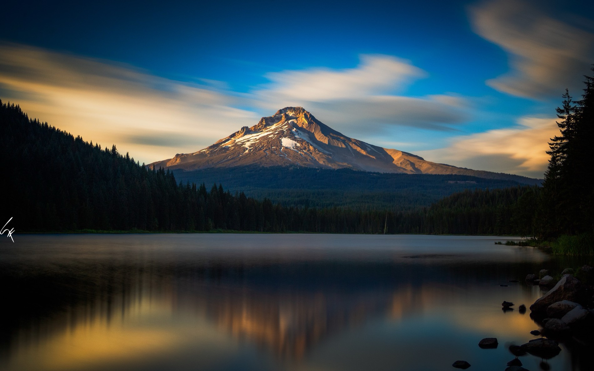 Monte Hood reflejado en el lago, Oregon